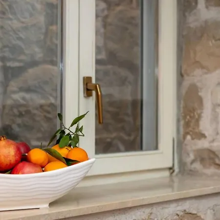 Vauquer Apartment Split